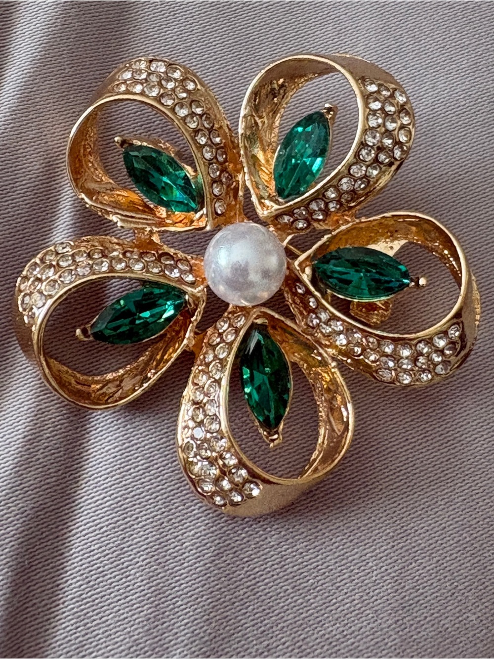 Vintage Gold-Tone Floral Brooch with Emerald Green Stones and Pearl Center